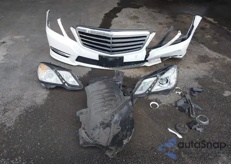 2013 Mercedes-Benz E 350 z USA, uszkodzony, nr VIN WDDHF5KB3DA766288